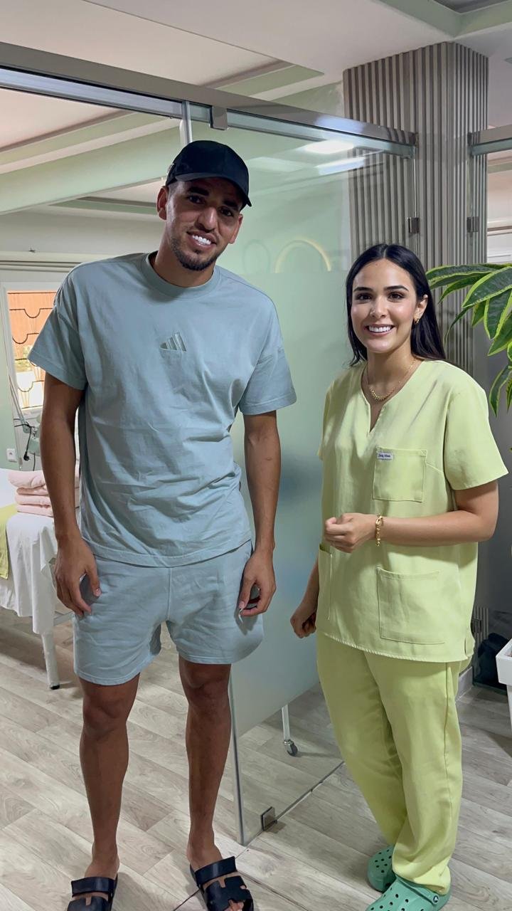 Ghizlane Ouahabi et un patient sportif au centre